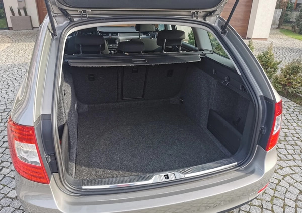 Skoda Superb cena 53999 przebieg: 237730, rok produkcji 2015 z Świeradów-Zdrój małe 79